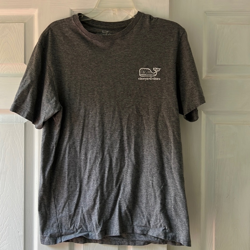 Vineyard Vines tshirt